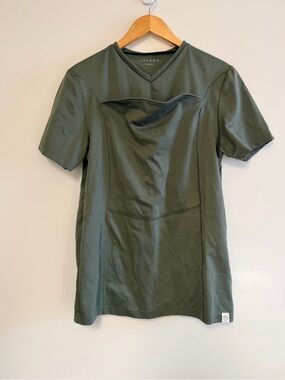 Lalabu Dad Shirt in Fern Medium Babywearing Green V Neck Top